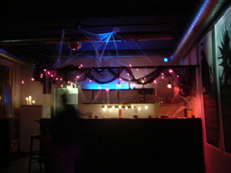 Einrichtung Flowers, Boots & Bones 1